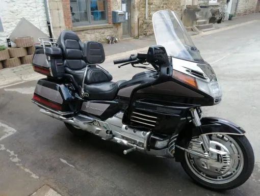 Pose feux longue portée sur moto Honda Golgwing, Plaisir, PROG/TUNERS