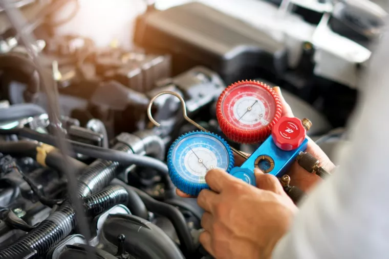 Faire appel à un dépanneur pour réparer la climatisation de ma voiture ancienne, Plaisir, PROG/TUNERS