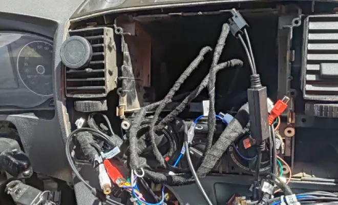 Création d'un faisceau électrique pour installation écran car Play et les haut parleurs dans les portes à MAUREPAS , Plaisir, PROG/TUNERS